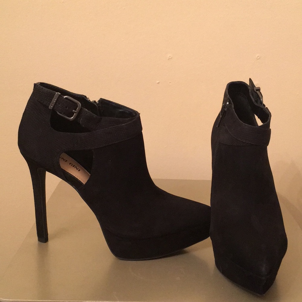 Gianni Bini Black High Heel Ankle Bootie, Size 6M